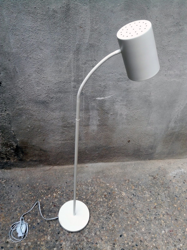 lampara pie flexo metal crema aprox.alt.160-136 o11.5-22.5 1u